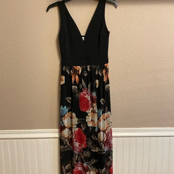 Dress - Picture 1 of 3